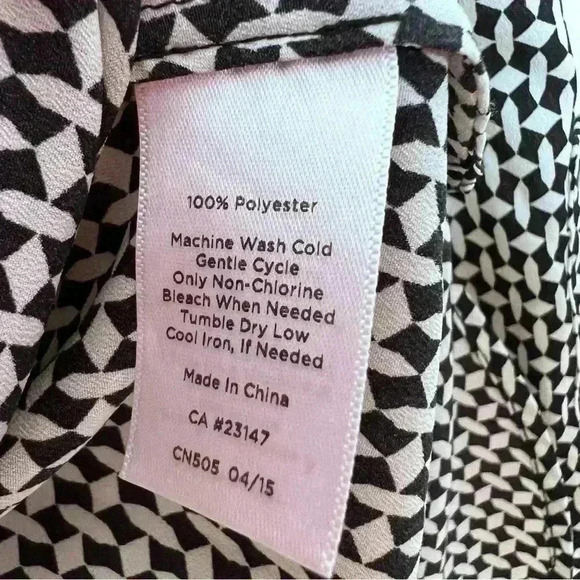 TALBOTS Women Slippery Polyester Blouse Long Sleeve Black White Geometric Print - Picture 11 of 11
